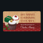 Julens Muffinsar Baking Fraktsedel<br><div class="desc">Skaffa redo för helgdag med den här utsökta baketiketten för julkakor. En trio av yummin och festive muffinsar sitter på ett krimson redo för snöflingor för att gästerna ska kunna ta prover. Lägg till namn i helgdag till högerna tillsammans med ditt namn.</div>