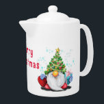 Julens Tekanna Gnome med gåvor<br><div class="desc">Cute Gnome med Julgran Hat and Gift - Roligt Tecknad Teckning - Välj / lägg till din unika text / Namn / Färg - Gör din Speciella gåva - Ändra storlek och flytta eller ta bort och lägg till inslag / text med anpassning verktyg ! Teckning och design efter MIGNED....</div>