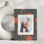 Julens Vintage Red Greenery Two Lodrät Photo Julkort<br><div class="desc">Julens Vintage Red Botanical Grey Two Lodrät Photo Helgdag Card</div>