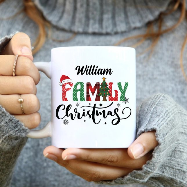 Julfamiljen Namn Träd Modern Script Grönt Red Två-Tonad Mugg (Christmas Family Name Tree Modern Script Green Red Two-Tone Coffee Mug)