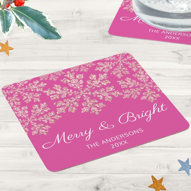 Julfest för Chic av Eleganten för snöflake Berry B Underlägg Papper Kvadrat (Bright pink and faux glitter snowflakes on paper coasters for your holiday event adds some elegance)