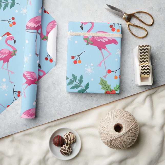 Julflamingos och järnek på blå mönster presentpapper (Hantverk)