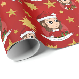 Julflicka med brunt vågigt hår presentpapper