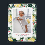 Julfoto av Citrus och Winter Greenery Mönster Magnet<br><div class="desc">God jul! Ge varma semesterhälsningar till din familj och vänner med det här anpassadet,  fotojulfotomagnet. Den har vattenfärg,  botaniskt mönster från citrusfrukter,  citronskivor,  grönenergi och holly. Anpassa den här färgade julfotomagneten genom att lägga till information. Den här citronfotomagneten finns i en mängd olika kardstockar.</div>