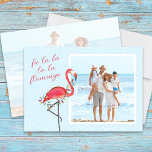 Julfoto Cute Beach Rosa Tropical Flamingo Julkort<br><div class="desc">Den här designen har ett jullobilt fotokort för ljus, med en vit roligt-rosa, ett snyggt-kalligrafi-skript, en tropisk semesterflamingo-rosa från stranden, med ett unikt vattenfärgsblått kreativ sött, ett 2-liggande lodrät-foto, en helgdag enkel mall, ett julkort för semesterfoton från bild vid kusterna, semesterfoton från helgdag, underbar. Flamingodjur med genomskinligt cellbildöverlägg på baksidan....</div>
