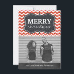 Julfoto för Chevron Glitter Chalkboard-julkort Julkort<br><div class="desc">Modern Helgdag-fotokort i Glitter-kretskort - Skapat av färgstarka designer Inc. All text kan ändras! Alla formgivningar är skyddade enligt upphovsrätten 2008-2013.</div>