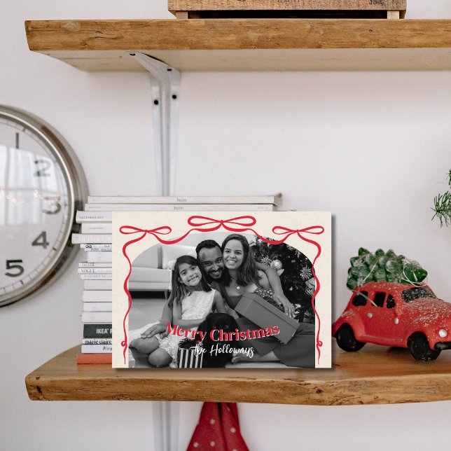 Julfoto för den vimmiska familjen Fow Julkort (Send warm holiday wishes with a touch of charm using this whimsical red bow Christmas photo card.)