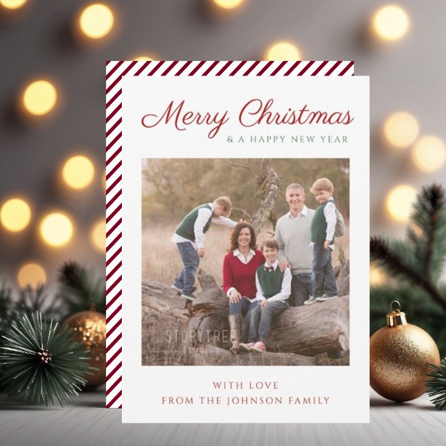 Julfoto för elegant Script Red Rand Julkort (Elegant Script Red Stripes Christmas Photo Holiday Card)