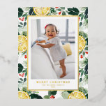 Julfoto för Winter Citrus och Greenery Mönster<br><div class="desc">God Jul! Viktiga hälsningar till din familj och vänner i ge med anpassadets guld-julvykort. Den har vattenfärg,  botaniskt mönster från citrusfrukter,  citronskivor,  grönenergi och holly. Anpassa det här vykortet för vattenfärg genom att lägga till egna detaljer. Det här citronvykortet finns i en mängd olika kartonger.</div>