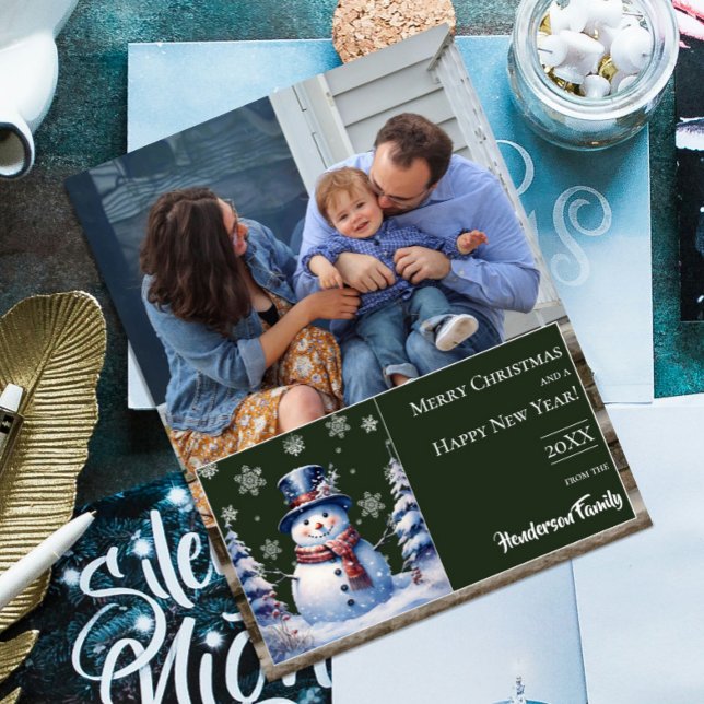Julfoto för Winter Forest Snögubbe | Grönt Julkort (Green Winter Forest Snowman Christmas Photo Holiday Card)