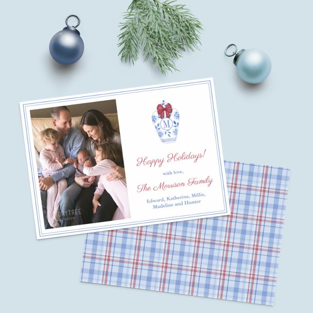 Julfoto från familjen Preppy Monogram Red Bow Julkort (Elegant monogram Ginger Jar with red bow photo Christmas Cards with tartan backer)