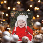Julfoto i Baby<br><div class="desc">Elegant julkort med magnetkort med en vacker bibelvers om Jesus i vit kursiv typografi. För oss föds ett barn. Isaiah 9:6. Ett underbart nyfött kort från baby helgdag med ett foto under religiösan.</div>