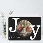 Julfoto i Modern Vintage Typewriter-familjen Julkort<br><div class="desc">Vi presenterar vårt moderna Vintage Typewriter-Helgdag-kort för julfotboll - ett charmerande och nostalgiskt sätt att skicka ditt varmaste önskemål till dina kära den här julhelgen. Det här kortet kombinerar enkelheten i modern design med lite elegans i vintagen. Det minsta typsnittet för skrivmaskiner ger en klassisk och tidlös beröring, skapar det...</div>