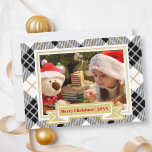 Julfoto med Guld Winter Play Julkort<br><div class="desc">Det här julkortet har ett trendig som kallas mönster och ett stort bildområde där du kan visa helgdag foto. Designad i svarta, vita och guld beige färg-toner med röda textaccenter accents och en söt tomhatt på baksidan. Redigera bara texten framför och bakåt och ersätt fotot med eget.. Ditt val av...</div>