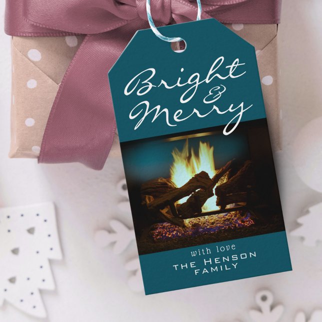 Julfoto med ljus och god eldjure presentetikett (Skapare uppladdad)