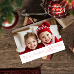 Julfotopatfamilj | Rött jokerkort Vykort<br><div class="desc">Vi firar årstidens anda med vårt elegant julkort i mjuka neutralter. Med ett foto och ett anpassade som du använder som favorit och som lyder: "Det här är jul", tillsammans med en personlig namn, tillför det här kortet ett hjärtligt drag till dina helgdagar. Perfekt för att dela glädje med nära...</div>