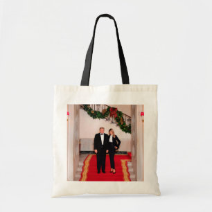 Julfotsteg President Donald Trump & Melania Tygkasse