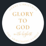 Julgåva från Modern Guld Religiösa Runt Klistermärke<br><div class="desc">Denna moderna julklapp med religiösa har en palett med guld och vitt färg och ord "Glory to God in the Highest" och "God jul" och ditt namn är skrivet i ett klassiskt serif-teckensnitt och ett handskrivet kalligrafiskt skript. TDdesignad för att matcha min Guld Simpity-julsamling. Se till att du bläddrar bland...</div>