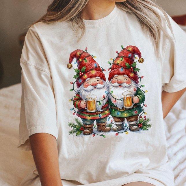 Julgnomar med öl och julbelysning t shirt (Skapare uppladdad)