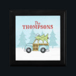 Julgran Cute Anpassningsbar Personlig Namn Minnesask<br><div class="desc">Rustic Blue Car med en frisksklippad Julgran bunden upptill. En söt anpassningsbar personlig med ditt namn. Fira helgdag med det här söta och roliga sättet att önska dig och ditt God jul.</div>