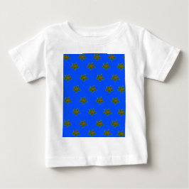 Julgran dekorativt mönster på blå bakgrund t shirt