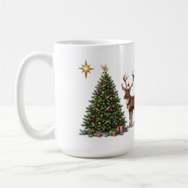 Julgran dekorerad med en ren och presenter kaffemugg