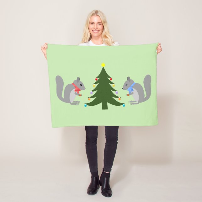 Julgran dekorerar ekorrar fleecefilt (På plats)