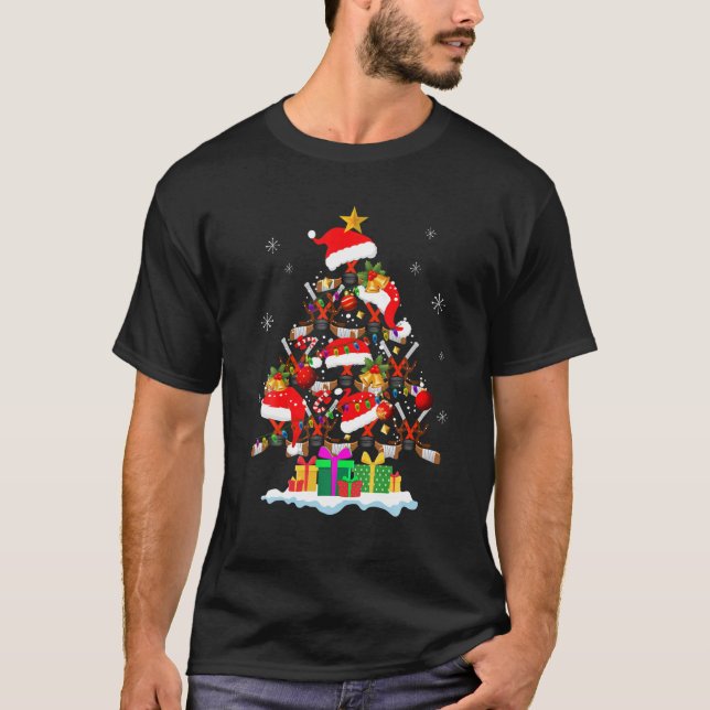 julgran Ice Hockey Boll Santa Hat Funny Xma T Shirt (Framsida)