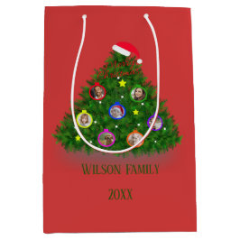 Julgran med familjefotografier