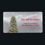 Julgran med Snö som bakgrund Fraktsedel<br><div class="desc">Det här är Julgran med Snowfall Background-adressetikettdesign. Den här designfunktionen är ett handskrivet teckensnitt i guld med rulla ram accents på en vit bakgrund i Snö Glitter,  med ett rustiskt texturerat utseende. Anpassningsbar returadress text. Personlig adressetiketter för alla dina utskick.</div>