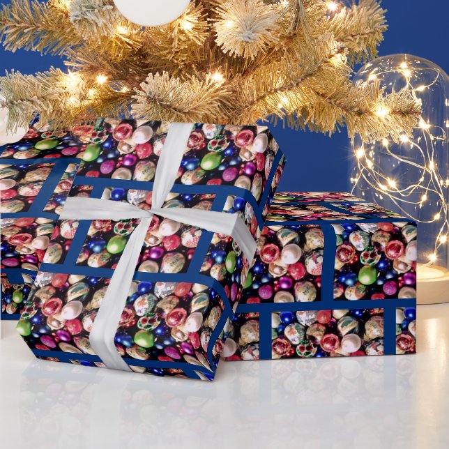 JULGRAN-ORNAMENT som omsluter pappra Presentpapper (Helgdagar)