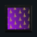 Julgranar Guld på Lilan Smyckeskrin<br><div class="desc">Tack för att besöka julbutiken i Helgdag! Du tittar på Lee Hiller Designer Helgdag Collection of Home and Office Decor,  Apparel,  Gifts,  Collectibles med mera. Utformningen omfattar Lee Hiller Photography in Hand plockade Mixed Media and Digital Art Collection.</div>