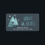 Julgranar och Snöflingor Teal ID863 Adressetikett<br><div class="desc">Den här etikettdesignen har en vacker arrangemang av stiliserat Julgranar och snöflingor med en texturerad effekt i skuggor av vattentblått på djup tealbakgrund. Glad helg och en mall har angetts som tillval för att lägga till ditt namn och adress. Sök i ID861 via ID864 om du vill se fler alternativ...</div>