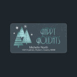 Julgranar och Snöflingor Teal ID863 Adressetikett<br><div class="desc">Den här etikettdesignen har en vacker arrangemang av stiliserat Julgranar och snöflingor med en texturerad effekt i skuggor av vattentblått på djup tealbakgrund. Glad helg och en mall har angetts som tillval för att lägga till ditt namn och adress. Sök i ID861 via ID864 om du vill se fler alternativ...</div>