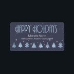 Julgranar och Snöflingor V2 Blue ID863 Adressetikett<br><div class="desc">Den här etikettdesignen har ett vackert gräns av stiliserat Julgranar och snöflingor i skuggor av himlar-blått och skiffer på en marin blå bakgrund. Glad helg och en mall har angetts som tillval för att lägga till ditt namn och adress. Sök i ID861 via ID864 om du vill se fler alternativ...</div>