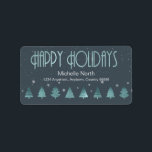 Julgranar och Snöflingor V2 Teal ID863 Adressetikett<br><div class="desc">Den här etikettdesignen har en vacker gräns av stiliserat Julgranar och snöflingor med en texturerad effekt i skuggor av vattentblått på djup tealbakgrund. Glad helg och en mall har angetts som tillval för att lägga till ditt namn och adress. Sök i ID861 via ID864 om du vill se fler alternativ...</div>
