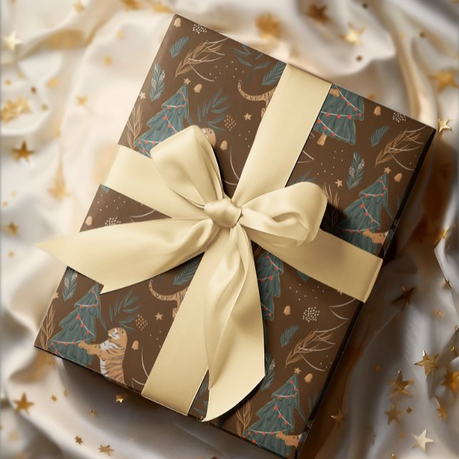 Julgranar och tigrar mönster brun bakgrund presentpapper (Skapare uppladdad)
