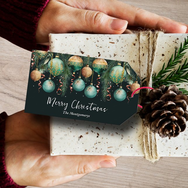Julgrön julgransprydnad presentetikett (Gold and green Christmas tree ornaments favor or gift tags)