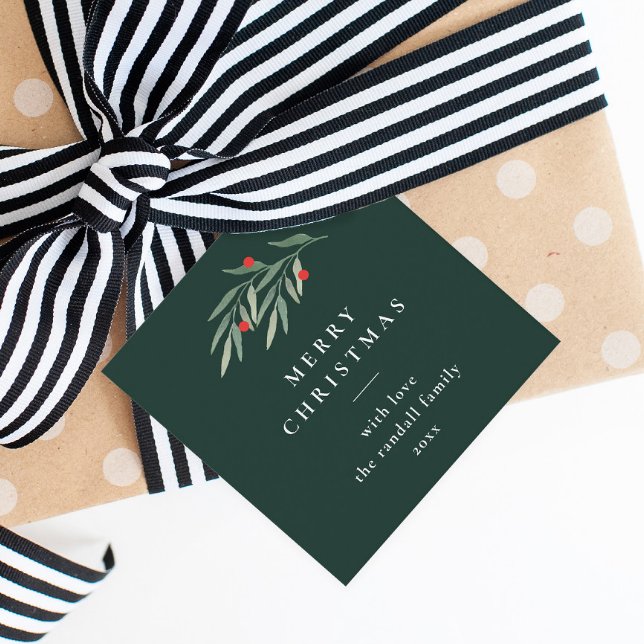 Julgrönska Minimal typografi Grön present Gåvor Etiketter (Simple merry christmas gift tag with and elegant hand painted red and green watercolor branch.)