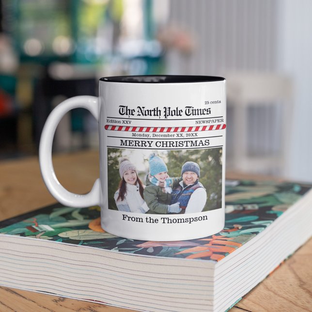 Julgrutefopto Whimsical Newspaper Print Två-Tonad Mugg (Christmas whimsical cute fun Newspaper custom two-toned photo mug. )