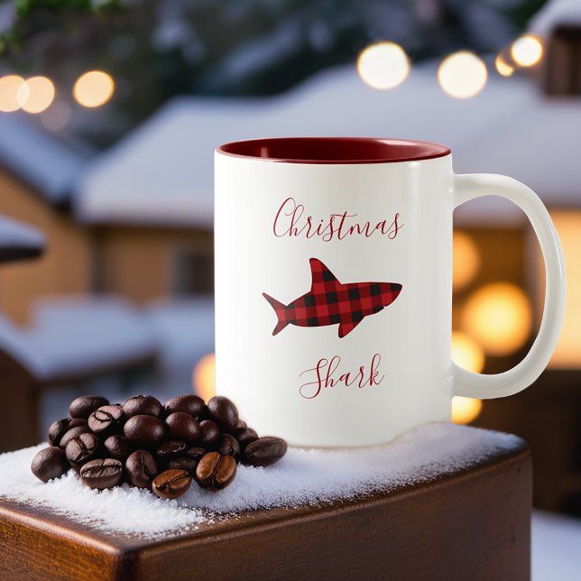 Julhaj Red Black Buffalo Play Helgdag Två-Tonad Mugg (Get this fun mug for your holiday and make it a sharktacular Christmas.)