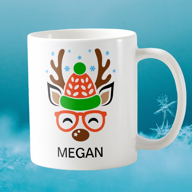 Julhjort med mössa och glasögon kaffemugg (Beanie & Glasses Holiday Antlers Reindeer Face Coffee Mug
)