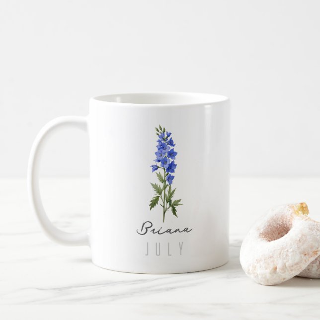 Juli Födelsemånad Blomma med Namn – Kaprifol Kaffemugg (Med munk)