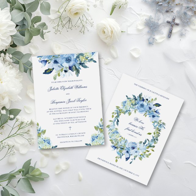 Juliette Dusty Blue Blommigt Catholique Bröllop Inbjudningar (Dusty blue, floral Catholic wedding invitation with Bible verse on back for an elegant vintage look)