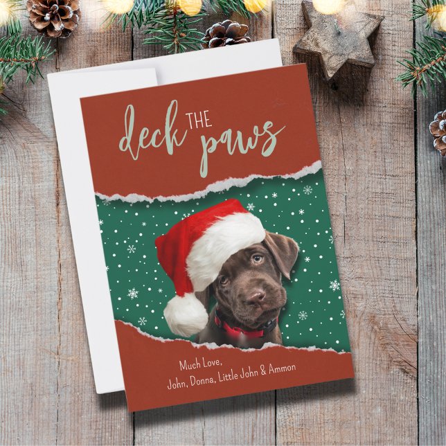 Julig Choklad Labrador Santa Hatt Semesterkort Julkort (Deck the Paws card. A dog peeking out of a torn paper, looks so cute and festive! Happy Holidays!)