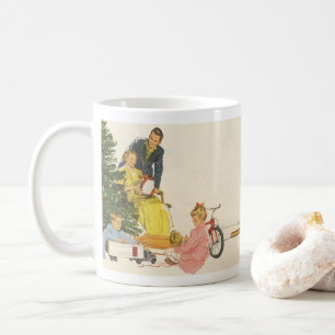 Julig gammaldags julmorgon, familjen öppnar presen kaffemugg