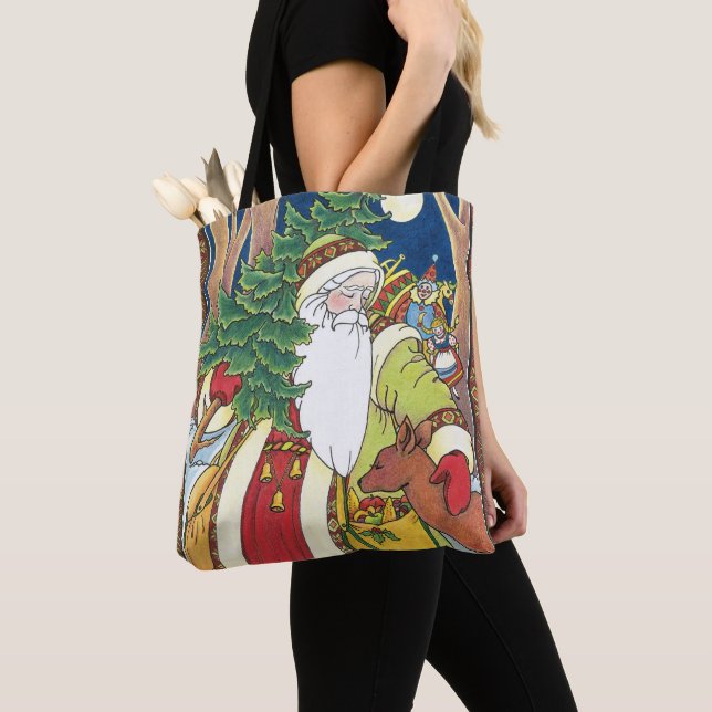 Julig jul, Tomte jular i skogen Tygkasse (Närbild)