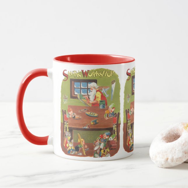 Julig tomte med tomtenissar i verkstaden mugg (Med munk)