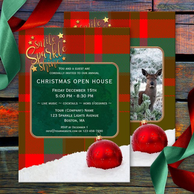 Julinbjudan eller kort för anpassningsbar Foton He (Christmas invitation featuring your photo framed by a festive plaid design and ornaments in snow)