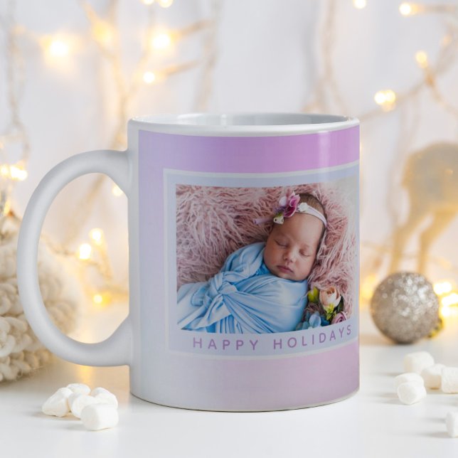 Juliridescent Pastel Photo Lycklig Helgdag Kaffemugg (Happy Holiday baby photo gift with a purple blue ombre background.)